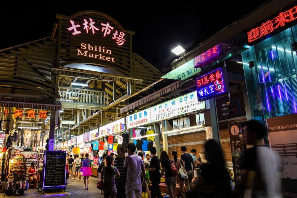 Makan dan Berbelanja di Night Market Taipei1
